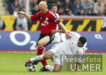 Fussball Bundesliga: Leverkusen - Bayern, Zweikampf