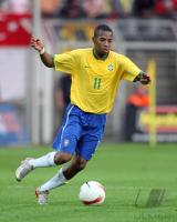 Fussball International: Brasilien, ROBINHO Einzelaktion am Ball