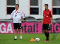 Fussball 1. Bundesliga: Trainer Louis van Gaal, Miroslav Klose (v. li., FCB)