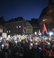 Lichtermeer fuer die Demokratie auf dem Tuebinger Marktplatz