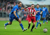 Fussball 1. Bundesliga : Josip Simunic (li, TSG 1899 Hoffenheim) gegen Franck Ribery (re, FC Bayern Muenchen)