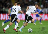 Fussball International EM 2012-Qualifikation: Philipp LAHM, Thomas MUELLER (v.li., Deutschland)