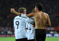 Fussball International EM 2012 Qualifikationsspiel: JUBEL Andre SCHUERRLE , Mario GOMEZ (v. li., Deutschland)