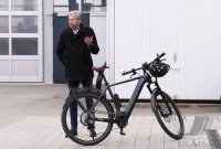 Oberbuergermeister Palmer hat die groesste Photovoltaikanlage Tuebingens offiziell in Betrieb genommen