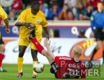Fussball 1. Bundesliga: Leverkusen - Rostock, Zweikampf