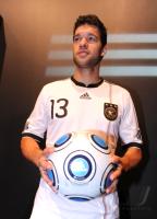 Fussball Nationalmannschaft : ADIDAS WM 2010 Trikot Vorstellung