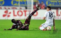 Fussball 1. Bundesliga : Rodnei Francisco de Lima (li, 1. FC Kaiserslautern) gegen Miroslav Klose (re, FC Bayern Muenchen)