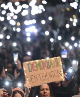 Lichtermeer fuer die Demokratie auf dem Tuebinger Marktplatz