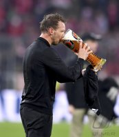 Fussball 1. Bundesliga Saison 21/22: JUBEL FC Bayern Muenchen feiert die 32. Meisterschaft