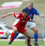 Fussball DFB-Pokal: Velbert - Mainz, Zweikampf