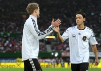 Fussball International EM 2012 Qualifikationsspiel: Andre SCHUERRLE , Mesut OEZIL (v. li., Deutschland)