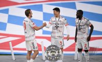 Fussball 1. Bundesliga 24/25: FC Bayern Muenchen feiert die 34. Deutschen Meisterschaft