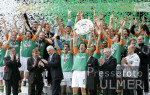 Fussball 1. Bundesliga: Bremen - Leverkusen, JUBEL Bremen mit Meisterschale
