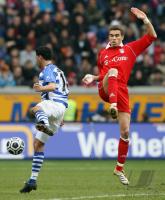 Fussball 1. Bundesliga: Duisburg - Bayern, Zweikampf