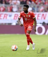 Fussball 1. Bundesliga Saison 21/22: FC Bayern Muenchen - VfB Stuttgart