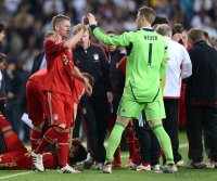 Fussball International, Champions League Saison 2011/2012: Bastian Schweinsteiger (li,) mit Torwart Manuel Neuer (FC Bayern Muenchen)