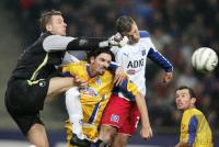 Fussball 1. Bundesliga: Hamburg - Duisburg, Zweikampf