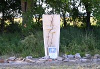 KZ Gedenkstaette Hailfingen -Tailfingen: Einweihung der Gedenkwand Flugzeughalle