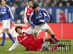 Fussball 1. Bundesliga: Schalke - Bayern, Zweikampf