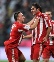 Fussball 1. Bundesliga : (v. li.) Franck Ribery Jubel nach seinem TOR zum 3:0 auf Hamit Altintop (FC Bayern Muenchen)