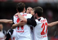 Fussball 1. Bundesliga : (v. li.) Koeln Jubel Milivoje Novakovic, Pedro Geromel, Christian Clemens