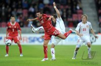 Fussball U21-EURO 2011 Halbfinale:  Xavier Hochstrasser (li, Schweiz) gegen Ondrej Celustka (re, Tschechische Republik)