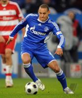 FUSSBALL 1. BUNDESLIGA: Schalke: JONES Einzelaktion