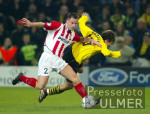 Fussball CL: Dortmund - Eindhoven, Zweikampf