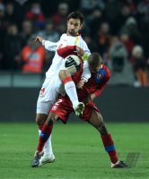 Fussball Nationalmannschaft : Mirko Vucinic (li, Montenegro) gegen Theodor Gerbe Selassie (Tschechische Republik)