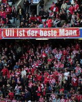 Fussball 1. Bundesliga : FC Bayern Muenchen Fankurve mit einem Banner, ULI IST DER BESTE MANN, Praesident Uli Hoeness (FC Bayern Muenchen)