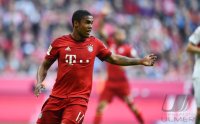 Fussball 1. Bundesliga Saison 15/16: FC Bayern Muenchen - VfB Stuttgart