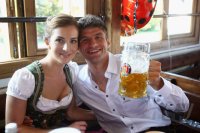 FUSSBALL 1. BUNDESLIGA: Thomas Mueller mit Frau Lisa (FC Bayern Muenchen)