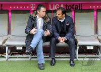 Fussball 1. Bundesliga, Saison 2011/2012:  Geschaeftsfuehrer Andreas Rettig (li,) mit Trainer Jos Luhukay (FC Augsburg)