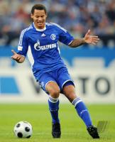 Fussball 1. Bundesliga, Schalke: JONES Einzelaktion am Ball