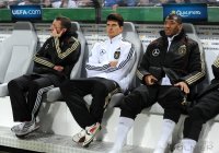 Fussball International EM 2012-Qualifikation: Auf der Bank Mario GOMEZ, Jerome BOATENG (v.li., Deutschland)