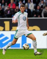 FUSSBALL, 1. BUNDESLIGA, 29. Spieltag: Wolfsburg, DZEKO Einzelaktion