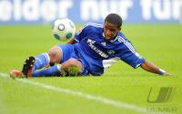 FUSSBALL, 1. BUNDESLIGA, Schalke: FARFAN EINZELAKTION