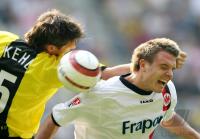 Fussball 1. Bundesliga: Dortmund - Frankfurt, Zweikampf