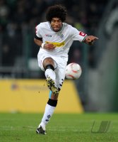 Fussball: 1. Bundesliga Saison 2010/2011: Moenchengladbach, DANTE Einzelaktion