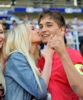2. Fussball Bundesliga : JUBEL nach dem SIEG Moritz Leitner (FC Augsburg) und seiner Freundin