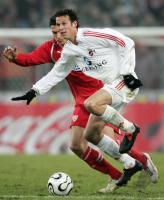 Fussball 1. Bundesliga: Koeln - Stuttgart, Zweikampf