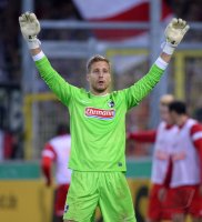 Fussball DFB Pokal 2. Runde 13/14: Torwart Oliver Baumann (SC Freiburg)