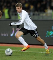 FUSSBALL INTERNATIONALES TESTSPIEL:  Ukraine - Deutschland, MUELLER am Ball