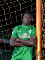 Fussball 1. Bundesliga, Saison 2012/2013, Werder Bremen: Joseph Akpalla im exklusiven Pressefoto ULMER Fotoshooting