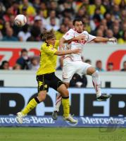 Fussball 1. Bundesliga : Timo Gebhart (re, VfB Stuttgart) gegen Marcel Schmelzer (li, Borussia Dortmund)
