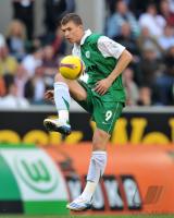 Fussball 1. Bundesliga: Wolfsburg, DZEKO Einzelaktion