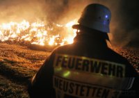 Brand eines Strohlagers bei Neustetten - Wolfenhausen