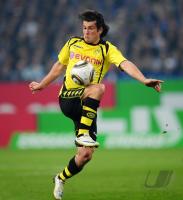 FUSSBALL, 1. BUNDESLIGA, 24. Spieltag: Borussia Dortmund, VALDEZ am Ball