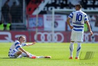 Fussball 2. Bundesliga:  Daniel Brosinski (li,) mit Juergen Gjasula (MSV Duisburg)