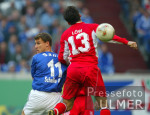 Fussball 1. Bundesliga: Schalke - Cottbus, Zweikampf